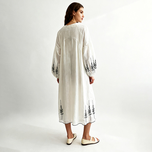 Abito lungo da donna in lino traspirante con ricami |   Abito estivo bianco stile boho a maniche lunghe con lacci e dettagli a nappe, vestibilità ampia - Product Image 2