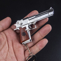 Porte-clés pistolet miniature en métal doré, modèle de pistolet réaliste Desert Eagle 9 cm 1:3 avec poignée en bois
