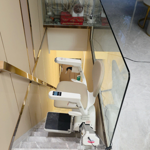 <span class=keywords><strong>Monte</strong></span>-<span class=keywords><strong>escalier</strong></span> automatique pliable à chargement automatique pour aider les personnes âgées à monter et à descendre les escaliers intérieurs et extérieurs - Product Image 4