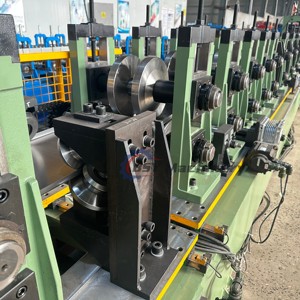 เครื่องขึ้นรูปเหล็กซีเพอร์ลินแบบม้วน โครงเหล็กชุบสังกะสี เครื่องผลิตโครงเหล็ก เครื่องขึ้นรูปเหล็กซีเพอร์ลิน - Product Image 4