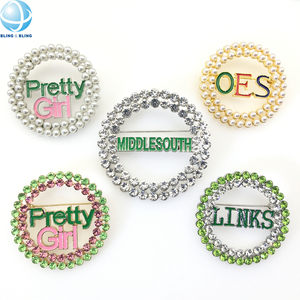 Spilla da Bavero OES con Logo Personalizzato, Cristallo e Perle Rosa e Verdi, per Confraternite e Regalo Massonico - Product Image 2