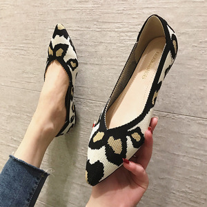 Chaussures plates pour femmes au design tendance et simple, confortables, de haute qualité, blanches - Product Image 6