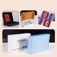 Petites boîtes en carton ondulé pour l'expédition de cadeaux, de bikinis et de vêtements, avec lamination brillante/mate, taille/couleur/logo personnalisables, jetables