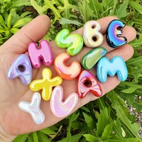 Perle lettre acrylique multicolore à grand trou, brillante, de marque QC, pour DIY, chaîne de téléphone, porte-clés, collier, bracelet