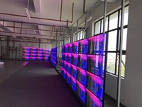Iklan P3.91 layar holografik Led transparan Mall belanja Video dalam ruangan dinding SDK dalam ruangan Film perekat dalam ruangan Led warna penuh