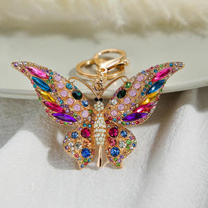 Llavero de Moda Promocional de Alta Calidad, Personalizado con Cristales de Estrás y Metal, Aleación de Zinc, Diseño de Mariposa Rosa con Lazo de Marvel - Product Image 4