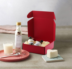 Caja de cartón pequeña a prueba de aplastamiento reciclable Oyster White para envío, correo y almacenamiento con manejo de impresión en relieve - Product Image 3