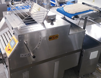 Machine de remplissage commerciale de petit pain cuit à la vapeur et petits pains farcis formant la ligne de machine