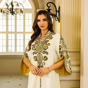 Robes longues pour femmes musulmanes du Moyen-Orient Robes de voyage et de loisirs de style dubaï avec broderie de cordon Mode d'été - Product Image 4