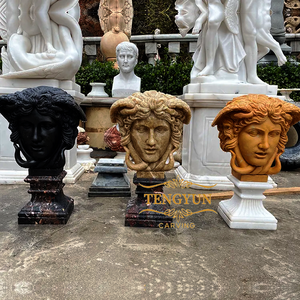 <span class=keywords><strong>Statua</strong></span> Busto di Medusa con <span class=keywords><strong>Testa</strong></span> Staccata in Marmo Naturale Scolpita a Mano in Vendita - Product Image 3