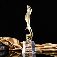 Trophée Aigle Volant en Métal Électroplaqué, Gravure Laser Cristal Éblouissante, Impression UV, Cadeau d'Affaires Personnalisé, Fabrication sur Mesure