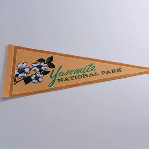 Drapeaux triangulaires en feutre personnalisés - Accessoires non tissés pour le camping et les événements en plein air - Couleurs vives - Product Image 4