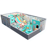 Équipement de jeu intérieur personnalisé Aoleao et aire de jeux avec piscine à balles, toboggans et trampoline pour enfants, certifié CETUV
