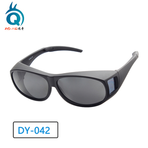 <span class=keywords><strong>Lunettes</strong></span> de soleil polarisées classiques anti-éblouissement à porter par-dessus les <span class=keywords><strong>lunettes</strong></span> de vue, <span class=keywords><strong>lunettes</strong></span> de vision nocturne pour la conduite - Product Image 4