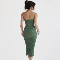 Robe de soirée longue fendue en dentelle pour femme, coupe ajustée, dos nu, taille empire, traîne balayante, style robe de bal
