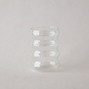 Tazze <span class=keywords><strong>da</strong></span> caffè <span class=keywords><strong>in</strong></span> <span class=keywords><strong>vetro</strong></span> ondulato colorato <span class=keywords><strong>borosilicato</strong></span> resistente al calore soffiato a bocca su misura per bere - Product Image 5