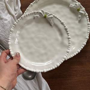 Vente en gros de vaisselle française en céramique avec nœuds perlés, assiettes en céramique, bols en céramique, assiettes à dessert, assiettes à gâteau et assiettes à thème féerique - Product Image 3