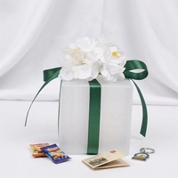 Boîte à souvenirs en plastique personnalisable avec noms et date, pour chocolats, mariages, fêtes, avec fleurs blanches