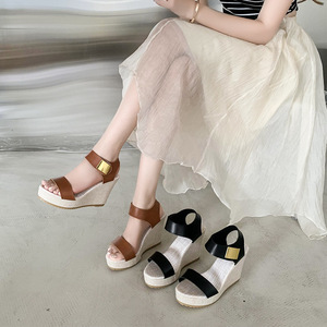 Sandalias de Plataforma con Tiras Cruzadas Anchas Estilo Romano, Hebilla Dorada, Tacón Alto de Cuña, Tejidas en Paja, con Punta Abierta para Mujer, Última Moda - Product Image 1