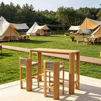 Ensemble de table de bar d'extérieur de luxe naturel avec chaises de bar en bois tressé, hauteur comptoir, mobilier de patio pour villa, complexe hôtelier, jardin