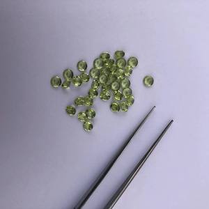 Péridot vert naturel de 1,5 mm, taille brillant facettée, certifié IGI, pierres précieuses semi-précieuses calibrées, faites à la main en Inde - Product Image 3