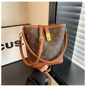 Bolso Tipo Cubo de Cuero Genuino con Estampado de Moda 2026, Retro, Ligero, de Lujo, con Forro de Poliéster Impermeable, Gran Capacidad, Bandolera - Product Image 3