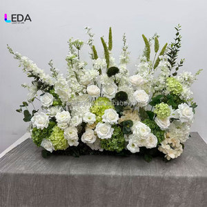 Chemin de table LEDA blanc et vert avec fleurs artificielles, centre de table en soie pour mariages, événements et décorations de fête - Product Image 2