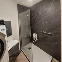 Panneau mural SPC, texture pierre moderne, facile à nettoyer, ignifuge (B1), épaisseur 4 mm, anti-rayures, système de fixation par clips pour salle de bain, douche, entrepôt