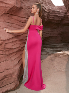 Vestido de Noche Rosa Asimétrico con Detalle de Lentejuelas Plateadas, Abertura Alta, Largo hasta el Suelo, Tirantes Finos, Sin Mangas - Product Image 4