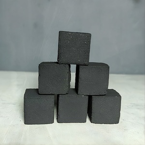 Les briquettes de charbon de bois en cubes sont parfaites pour griller et fumer, assurant des plats délicieux et uniformément cuits à chaque fois. - Product Image 3