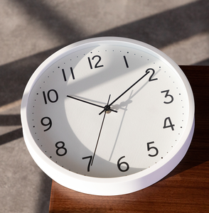 Horloge murale analogique à quartz personnalisée de 12 pouces, fonctionnant sur piles, style antique romain, design contemporain, en plastique épais, décoration pour la maison - Product Image 3