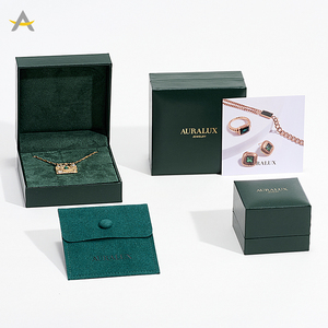 Caja de Empaque para Joyería Auralux de Lujo en Color Verde con Logo Personalizado para Pulsera, Aretes, Colgante, Anillo y Collar - Product Image 4