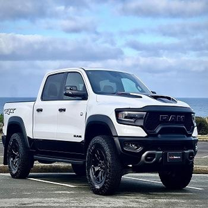 Meilleures ventes de <span class=keywords><strong>RAM</strong></span>-TRUCK 1500 DOUBLE CAB 2024 2025 d'occasion, modèle Big Horn 4x4, faible kilométrage, en excellent état de marche - Product Image 2