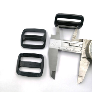 Venta al por mayor de plástico Tri-Glide Slider correa ajustable hebilla de varios tamaños D anillo hebilla para correas de mochila - Product Image 5