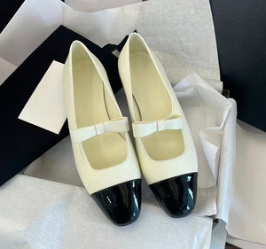 Chaussures Mary Jane classiques pour femmes, style petit modèle, rayées noir et blanc - nœud papillon, bride unique, bout carré, chaussures plates décontractées pour tous les jours - Product Image 1
