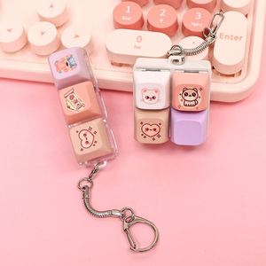 Porte-clés personnalisé en forme de capuchon de clavier mécanique LED lumineux, jouet anti-stress, cadeau esthétique, vente en gros en vrac avec logo personnalisé - Product Image 5