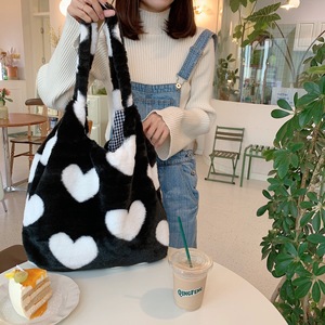 2022 nuevo Otoño Invierno <span class=keywords><strong>niñas</strong></span> amor corazón felpa bolso de mano Lindo bolso de hombro con cierre de cremallera y dos asas/correas - Product Image 2