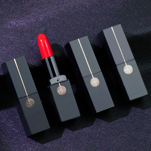 Rossetto Dark Night Taboo <span class=keywords><strong>Kiss</strong></span> in Tubetto Quadrato Nero, Idratante, Non Appiccicoso, Colore Tè al Latte, Trucco Labbra - Product Image 1