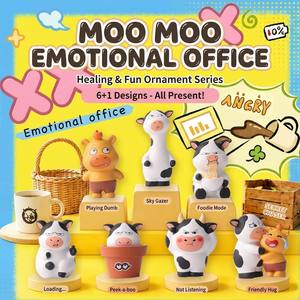 Figurine de vache en résine style boîte mystère, best-seller viral, mignonne et originale, thème animal, pour décoration de bureau - Product Image 1