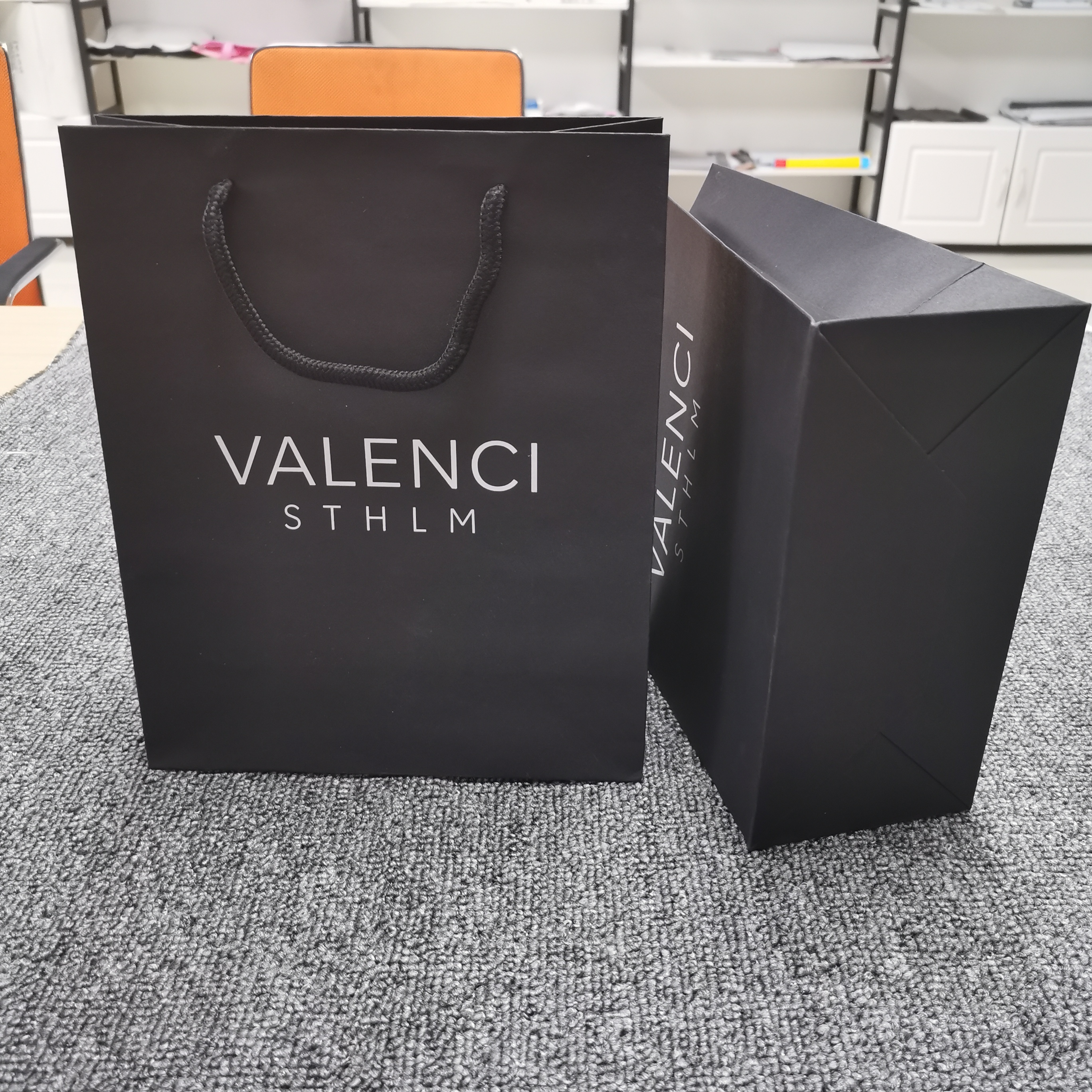 250g White Paper Wholesale Custom Logo Printed Grocery Packaging Craft Brown Kraft Paper Shopping Bag With Handle Asia