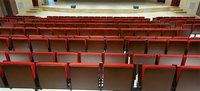 Tribunes de basketball escamotables automatiques pour intérieur, sièges mobiles durables avec garantie de 5 ans pour gymnases, arènes et événements sportifs