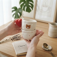Mug en céramique 200 ml style esthétique coréen avec anse en forme de cœur, motifs ours mignon, nœud papillon ou pois, idéal pour un cadeau