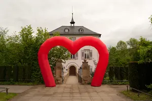 Puerta inflable iluminada con forma de corazón, arco inflable rojo para decoración de boda