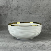 Lot de 32 pièces de vaisselle en porcelaine blanche gaufrée avec bordure dorée, élégant service de table européen en céramique, assiettes, bols et tasses à café