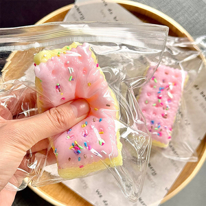 Jouet Squishy Biscuits Roses à Montée Lente en TPR, Barre à Presser Parfumée Sucrée, Faux Aliment Kawaii Anti-Stress - Product Image 2
