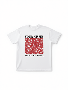 T-Shirt Casual da Donna a Maniche Corte con Stampa Labbra "I Tuoi Baci Mi Fanno Sorridere" Labbra Rosse su Sfondo Bianco 100% Cotone Primavera Estate - Product Image 1