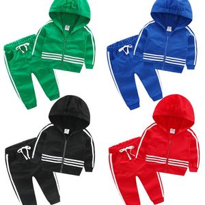 เสื้อฮู้ดดี้แบบเรียบและแบบพิมพ์ลายในดูไบ บริการพิมพ์ลายเสื้อฮู้ดดี้ และกางเกงขายาวสไตล์ตุรกี ชุดสูทเด็กผู้ชาย จากสินค้าใหม่ในตลาดจีน - Product Image 1