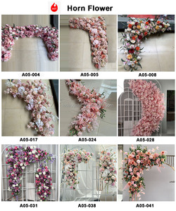 LEDA - Fondo de Boda Personalizado, Camino de Flores Rosadas Hecho a Mano, Arco de Rosas Blancas - Product Image 5