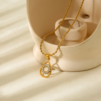Collier tendance en zircon en acier inoxydable plaqué or 18 carats avec chaîne à maillons pendentif goutte d'eau torsadé creux et ensemble de boucles d'oreilles cadeau