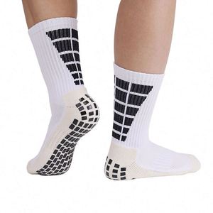 Calcetines Deportivos de Alta Calidad con Logotipo Personalizado en Color Sólido, Cómodos y Transpirables, con Puntos Antideslizantes - Product Image 1